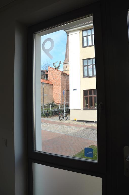 Ferienwohnung An Der Historischen Stadtmauer Росток Екстериор снимка