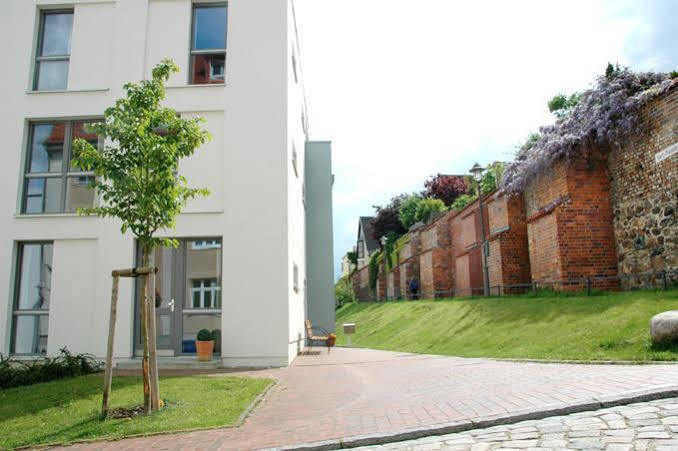 Ferienwohnung An Der Historischen Stadtmauer Росток Екстериор снимка