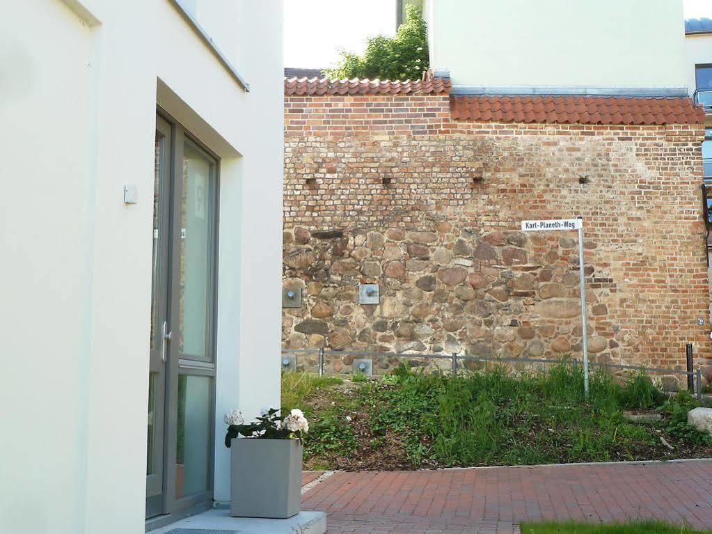 Ferienwohnung An Der Historischen Stadtmauer Росток Екстериор снимка