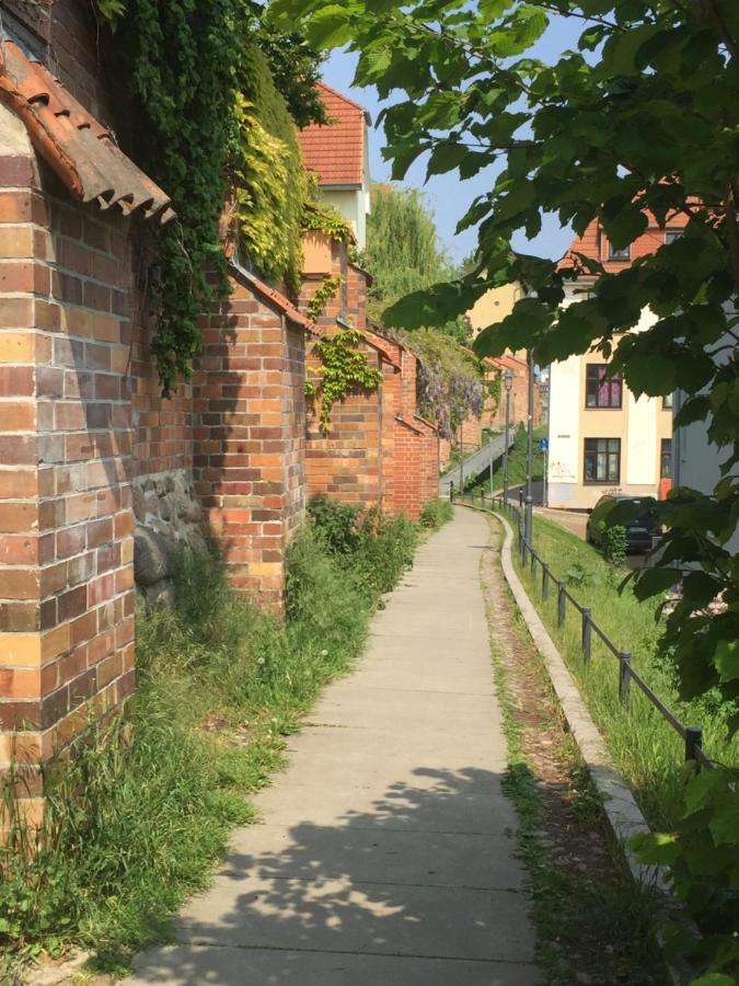 Ferienwohnung An Der Historischen Stadtmauer Росток Екстериор снимка